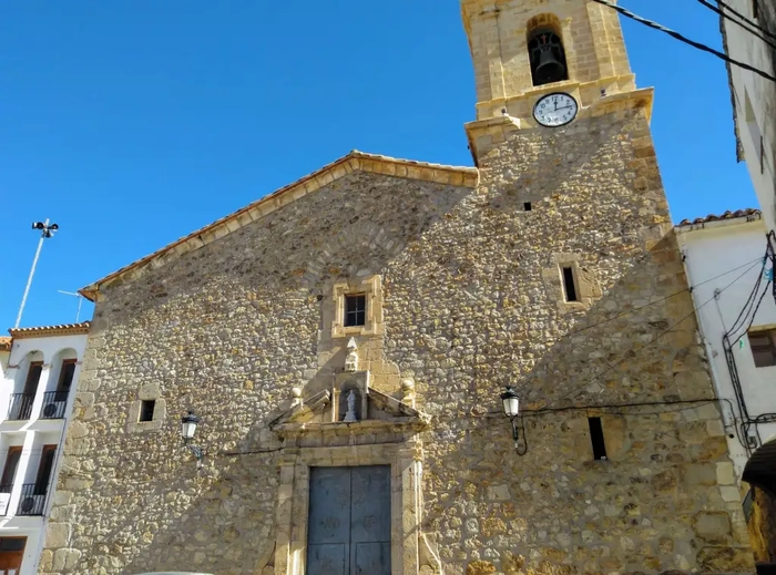 fachada iglesia Castillo de Villamalefa